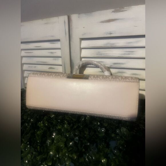 Michael Kors Sheila Medium Satchel Pale Gold Top Handle Bag - Picture 8 of 13